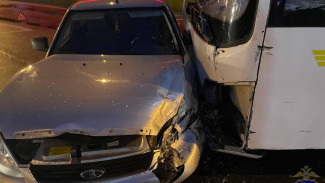 В Тольятти LADA Priora не уступила дорогу автобусу 