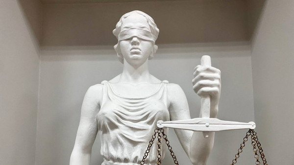 В Самаре сотрудник вуза фиктивно трудоустроил слесарей и присвоил их зарплату