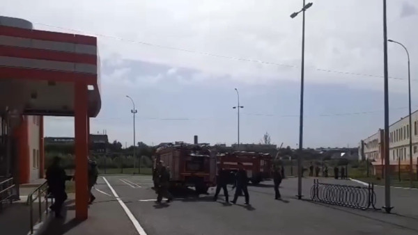 В Сызрани сотрудники МЧС тушили "пожар" в ледовом дворце спорта