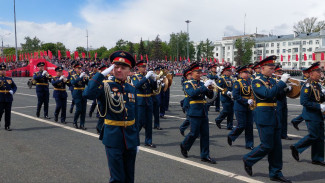 В Самаре на пл. Куйбышева прошел парад Победы 9 мая 2024 года