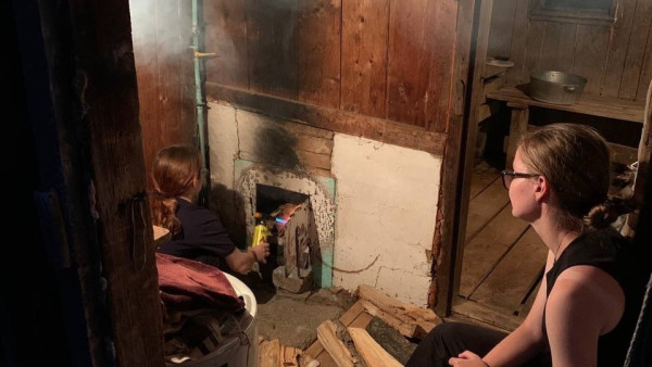 Режиссер из Самары на съемках фильма «Околица» оказалась внутри горящей бани