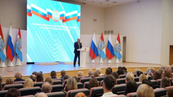 Губернатор Вячеслав Федорищев вручил почетные награды жителям Самарской области