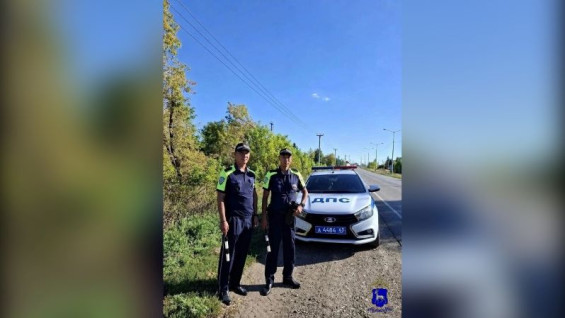 Под Самарой сотрудники Госавтоинспеции спасли мужчину от смерти 