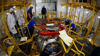 В самарском РКЦ Прогресс показали кадры подготовки биологического спутника Бион-М №2