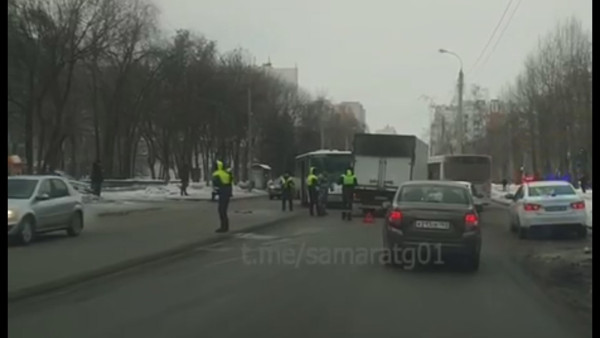 Автобус протаранил грузовик на Стара-Загоре в Самаре 