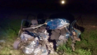 Опубликованы фото смертельного ДТП ВАЗ-2107 с КАМАЗом под Самарой
