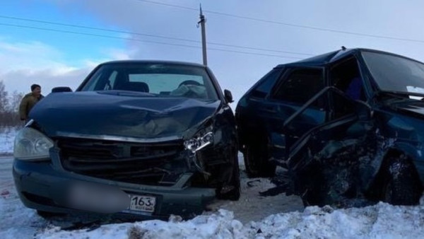 В Самарской области госпитализировали троих участников крупного ДТП