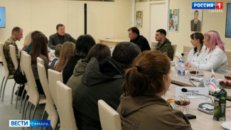 Губернатор Дмитрий Азаров провел прием по личным вопросам ветеранов СВО и членов семей военнослужащих