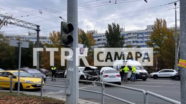 Американский маслкар Chevrolet Camaro 29 сентября уcтроил массовое ДТП на Московском шоссе в Самаре