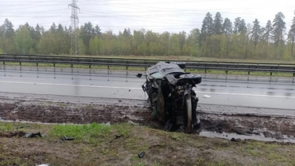 Не авто, а груда металла: Водитель иномарки разбился насмерть в ДТП на М-5 в Самарской области