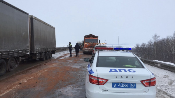 В Самарской области 16 февраля временно закрыли движение на трассе М-5 «Урал»