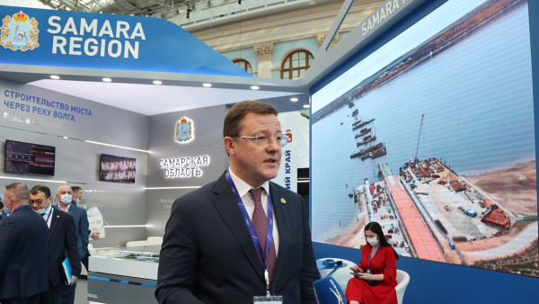 Новые проекты и федеральная поддержка: Дмитрий Азаров участвует в международном форуме «Транспорт России»