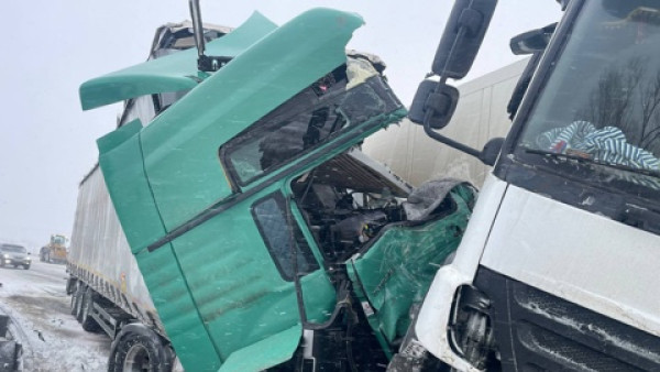 Три большегруза столкнулись в Красноярском районе Самарской области: есть погибший