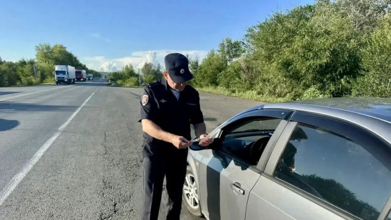 В Самарской области иностранцы пытались дважды дать взятку сотруднику Госавтоинспекции 