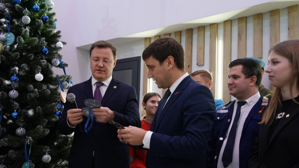 Губернатор Дмитрий Азаров открыл молодежный многофункциональный центр в Самаре