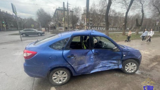 Три человека пострадали в результате столкновения двух автомобилей в Самаре