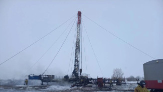 Появились кадры бегущих в огне рабочих на нефтескважине под Самарой