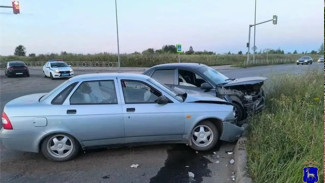 Под Самарой два человека пострадали в ДТП с двумя вазовскими машинами