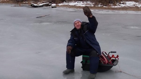 Танцы на тонком льду: самарские рыбаки открыли зимний сезон