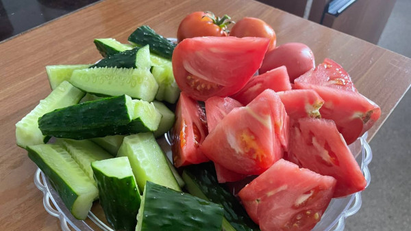 В Самаре снизились цены на огурцы и помидоры