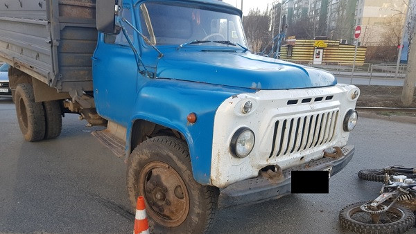 В Самаре на улице Тополей грузовик наехал на подростка