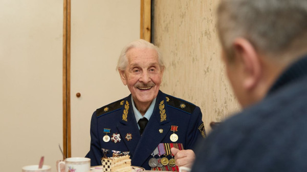 Иван Носков поздравил с 95-летием ветерана Великой Отечественной войны Д. Чибисова