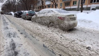 В Самаре из-за коммунальной аварии машины попали в ледяной плен