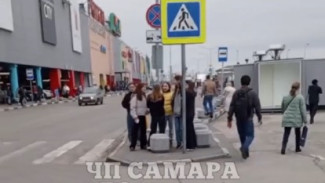 В Самаре из торгового центра "Мега" экстренно эвакуировали посетителей