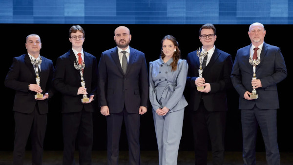 Вячеслав Федорищев наградил финалистов и победителя конкурса «Учитель года Самарской области»