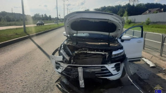 В Самаре произошло серьезное ДТП: два автомобиля столкнулись на улице Арена 2018