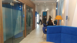 В отделения банков Самары проникла женщина в черной маске