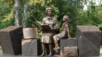 В Самаре у школы №41 ко Дню знаний открыли памятник учителям 