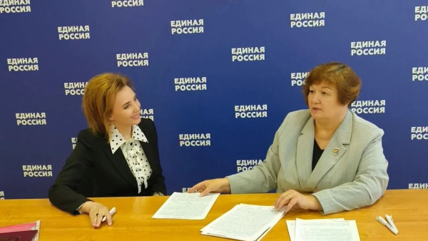 Елена Крылова подала документы в оргкомитет по проведению предварительного голосования в региональный парламент от партии «Единая Россия»