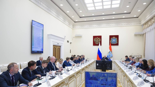 Вячеслав Федорищев провел оперативное совещание: подготовка школ, итоги выезда в Кошкинский район, поддержка участников СВО, отработка обращений жителей