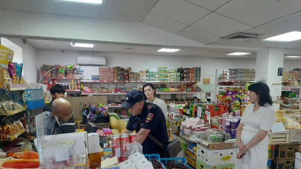 Фасоль с жучками и грубость продавца: чем закончился поход мэра Новокуйбышевска за продуктами
