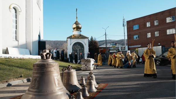 В Самару привезли огромные колокола