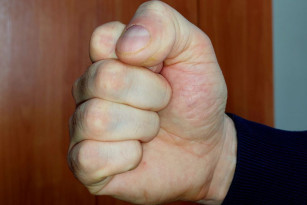 Полиция устанавливает участников драки возле самарской школы №141