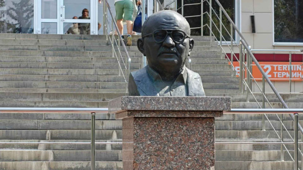 В Самаре отметили 90-летие легендарного врача Владимира Середавина