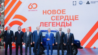 Игорь Комаров и Вячеслав Федорищев поздравили АВТОВАЗ с юбилеем и стартом серийного производства внедорожника «Лада Нива Легенда» 