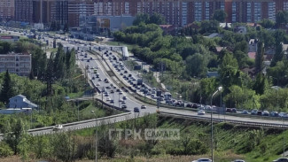 В Самаре тысячи машин встали в многокилометровую пробка на Московском шоссе 17 мая