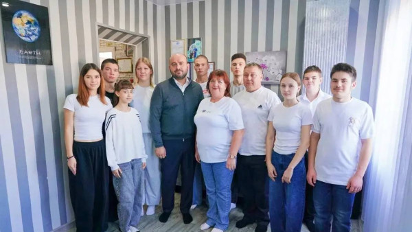 Автомобиль – родителям, велосипеды – детям: губернатор Вячеслав Федорищев посетил приемные семьи в Кошкинском районе