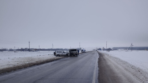 В Кинельском районе «Нива» столкнулась с фургоном УАЗ 