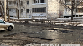 Названы улицы Самары, где вместе со снегом растаял асфальт