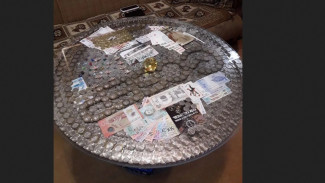 В Самаре хотят продать столик из монет за 800 млн. рублей 