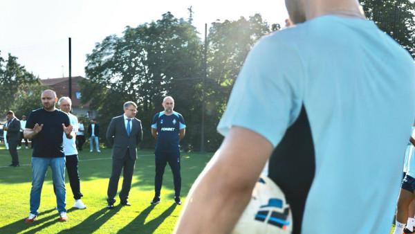 Губернатор В. Федорищев встретился с самарскими «Крыльями Советов»