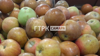 На самарских прилавках нашли очень подозрительные яблоки