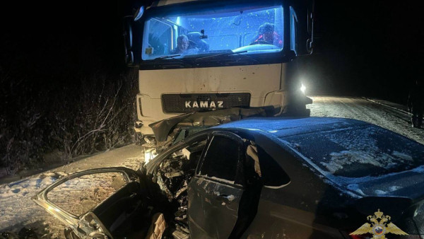 Два человека погибли в ДТП с КАМАЗом в Самарской области