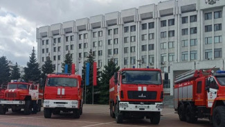 В Самаре прошли соревнования пожарных «Лестница Победы» на площади Славы 