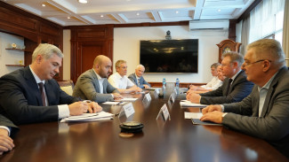 Врио губернатора Самарской области обсудил с гендиректором «КуйбышевАзота» развитие предприятия и города Тольятти