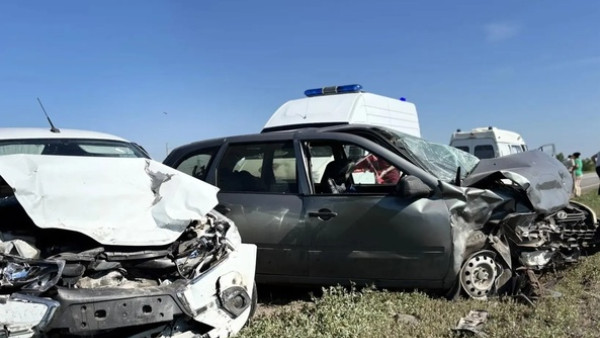 В Самарской области в лобовом столкновении 3 июля пострадали три человека 